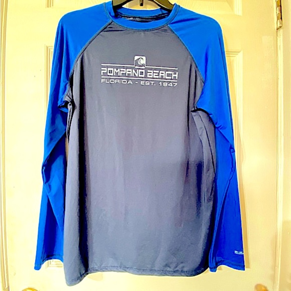 Momentum Men’s long sleeves fishing shirt UV 50 Protection Size Large like new.